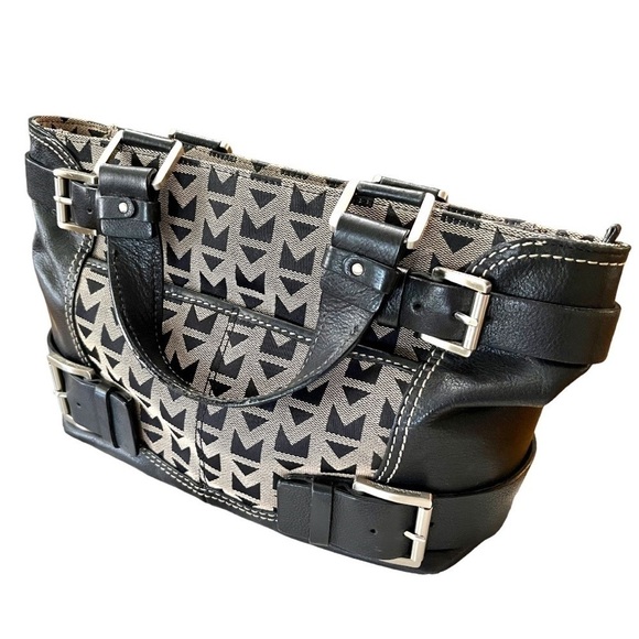 MICHAEL KORS, AUTHENTIC PURSE. TAN & BLACK WITH MK SIGNATURE DESIGN. - Picture 3 of 11